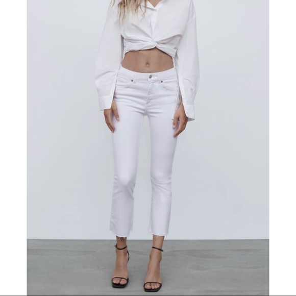 Zara Denim - ZARA Mid-Rise Flared Cropped Jeans White | Size 4